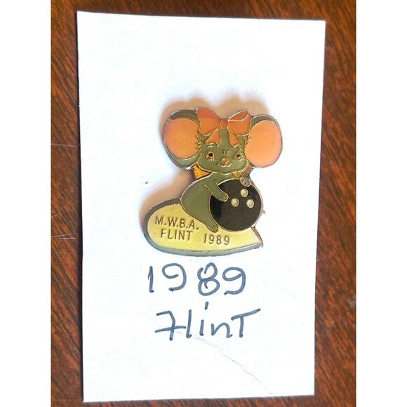 Vintage 1989 Lapel Hat Pin Pinback MWBA Bowling Flint MI Anthropomorphic Mouse - Picture 1 of 4
